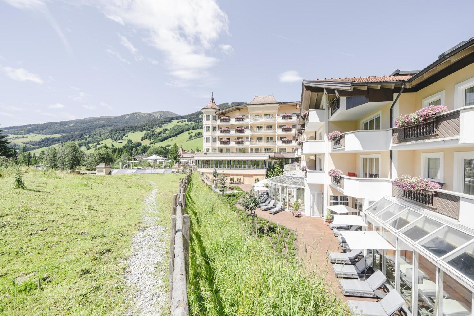 Traumhotel Alpina Superior --Yoga Und Ayurvedahotel (Adults Only) Gerlos Eksteriør billede